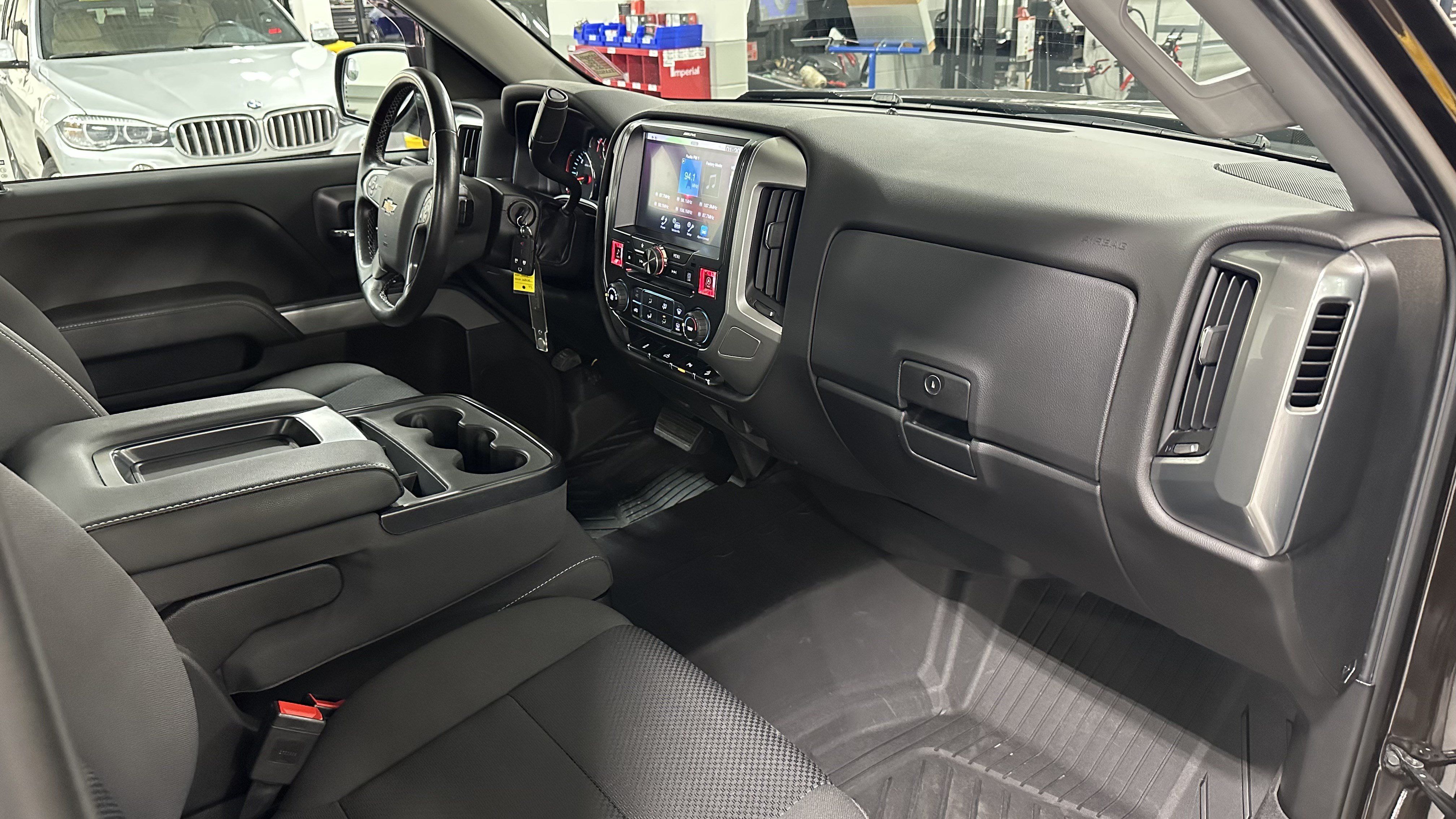 Used 2018 Chevrolet Silverado 1500 LT w/ LT Convenience Package AWD/4WD image 30