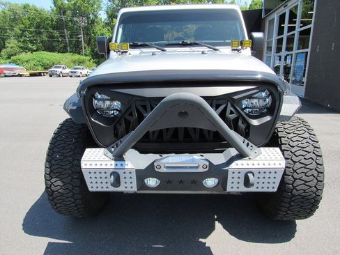 Used 2023 Jeep Gladiator Sport AWD/4WD image 9