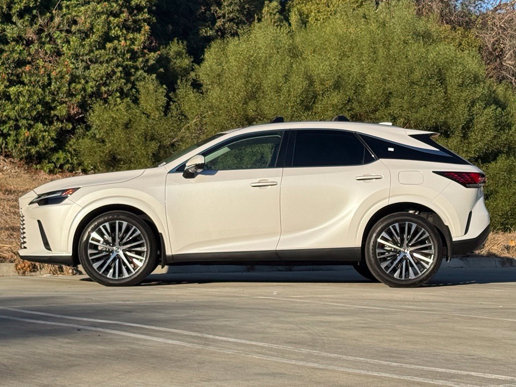 Used 2023 Lexus RX 350 Premium Plus w/ Cold Area Package FWD image 7