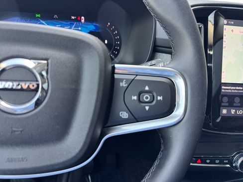 Used 2025 Volvo XC40 B5 Core AWD/4WD image 15