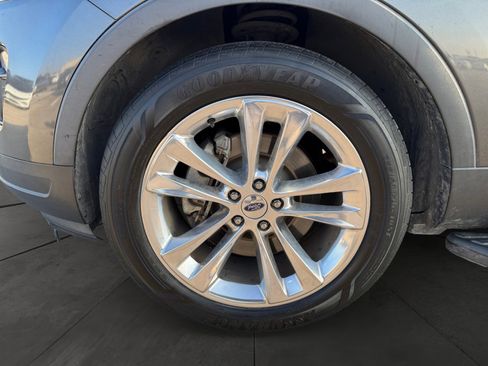 Used 2018 Ford Explorer XLT w/ Equipment Group 202A image 14