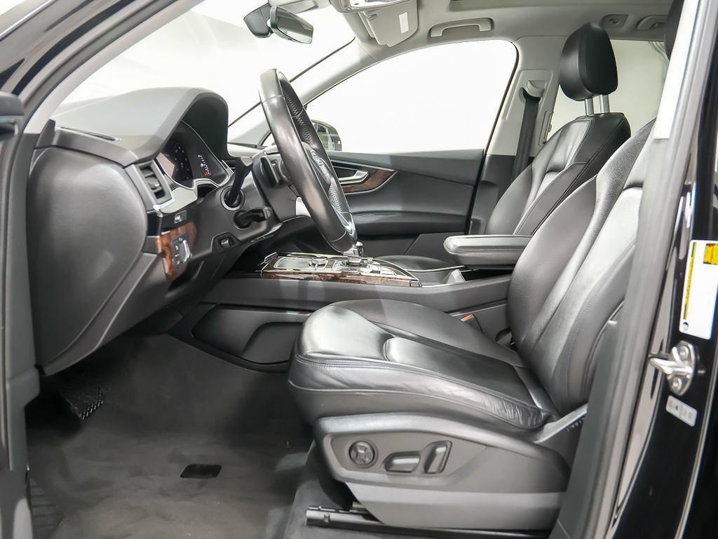 Used 2017 Audi Q7 3.0T Premium Plus w/ Premium Plus Package AWD/4WD image 4