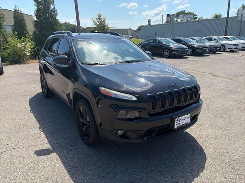 Used 2018 Jeep Cherokee Latitude w/ Altitude Package AWD/4WD image 8