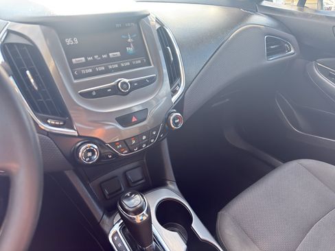 Certified 2018 Chevrolet Cruze LT w/ Convenience Package FWD image 21