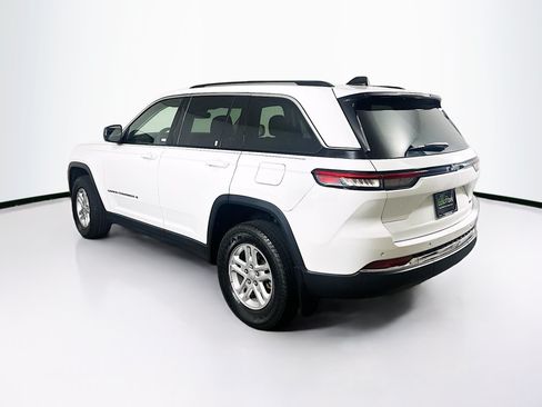Used 2023 Jeep Grand Cherokee Laredo w/ Luxury Tech Group I RWD image 5