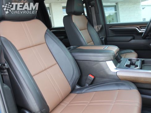 Used 2024 Chevrolet Silverado 2500 High Country w/ Technology Package AWD/4WD image 31