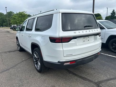 Used 2022 Jeep Wagoneer Series III w/ Premium Group I AWD/4WD image 2