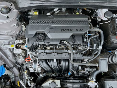 Used 2024 Hyundai Elantra SE image 31