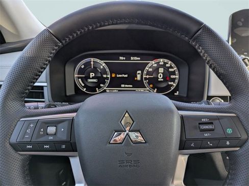 New 2025 Mitsubishi Outlander SEL image 32