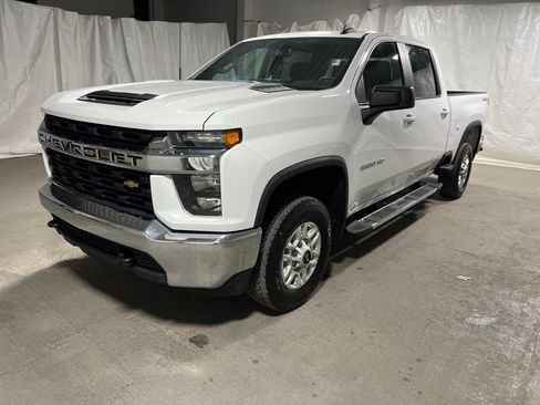 Used 2022 Chevrolet Silverado 2500 LT AWD/4WD image 3