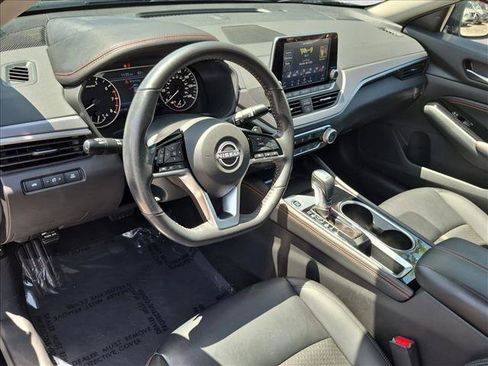 Certified 2023 Nissan Altima 2.5 SR FWD image 10