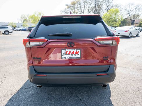 Used 2020 Toyota RAV4 XLE w/ Convenience Package AWD/4WD image 3