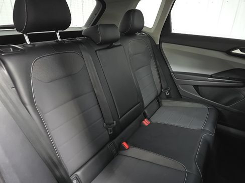 Used 2023 Volkswagen Taos SE w/ Panoramic Sunroof Package AWD/4WD image 17