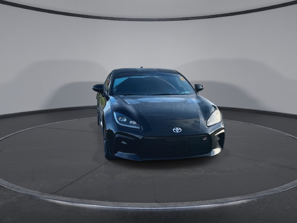 Used 2025 Toyota GR86 RWD image 3
