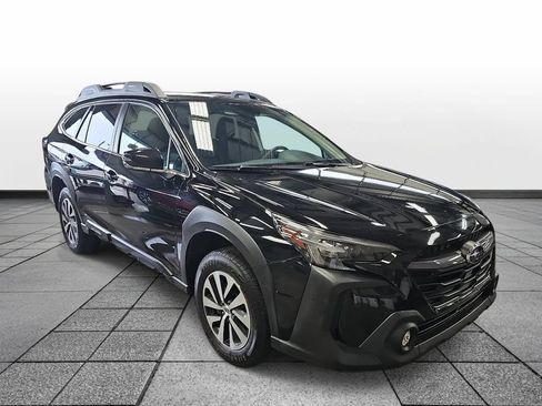 Used 2023 Subaru Outback Premium AWD/4WD image 3