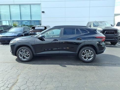 Used 2025 Chevrolet Trax LT FWD image 4