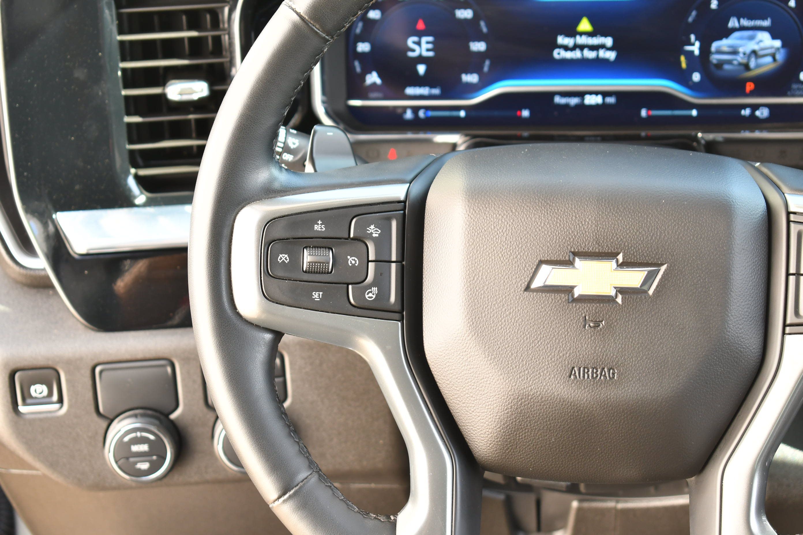 Used 2023 Chevrolet Silverado 1500 LT w/ Leather Package RWD image 17