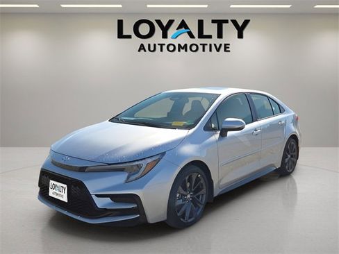 Used 2025 Toyota Corolla SE w/ SE Premium Package image 1