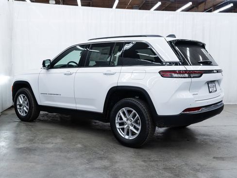 New 2025 Jeep Grand Cherokee Laredo X w/ Luxury Tech Group I image 4