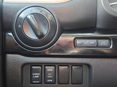 Used 2021 Nissan Titan SV w/ SV Convenience Package RWD image 18