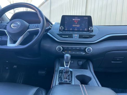 Used 2019 Nissan Altima 2.5 SR w/ SR Premium Package image 16