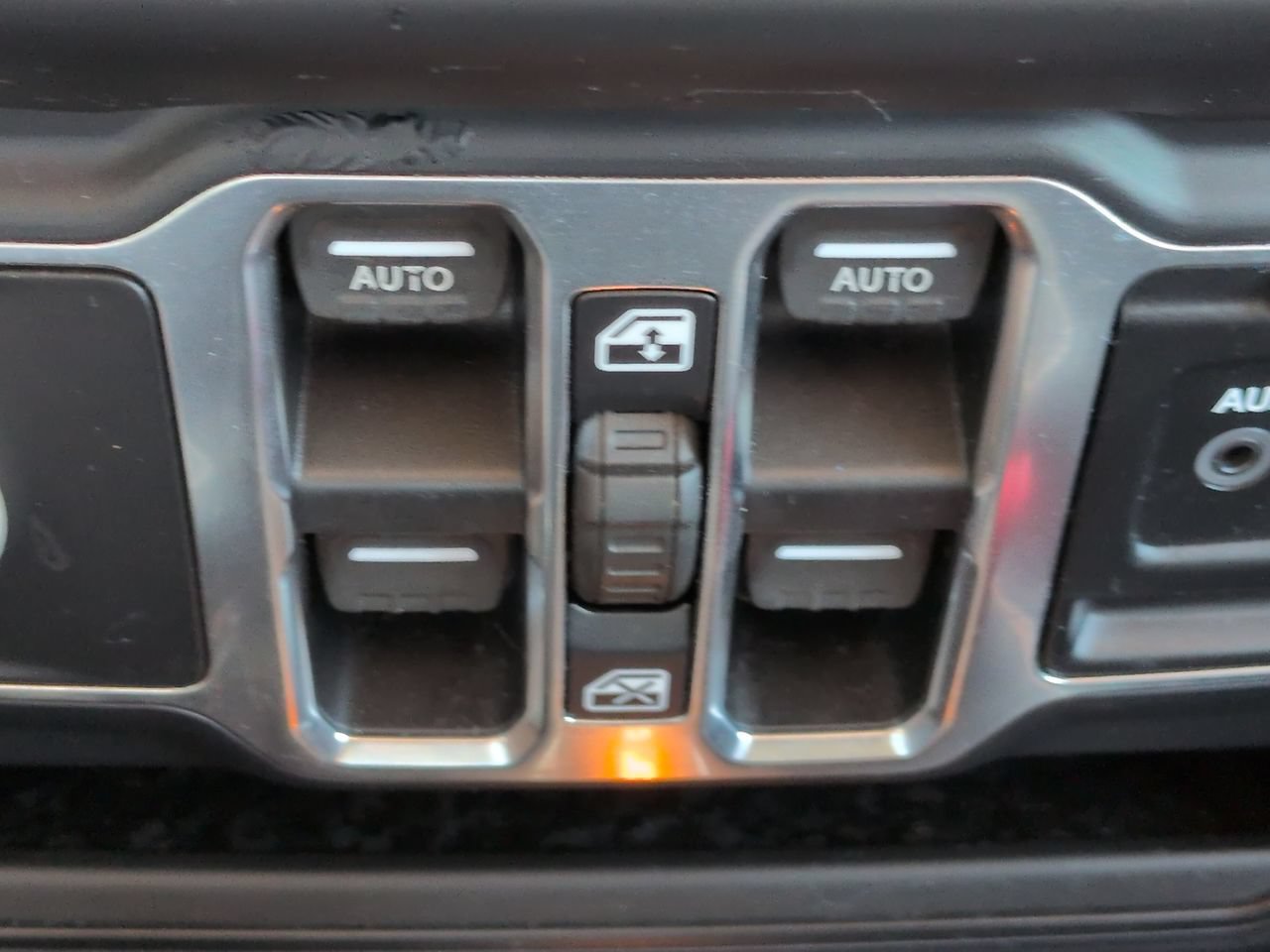 Used 2019 Jeep Wrangler Unlimited Sahara w/ LED Lighting Group AWD/4WD image 21