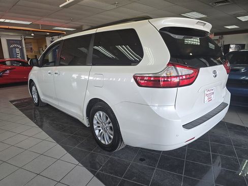 Used 2017 Toyota Sienna XLE image 6