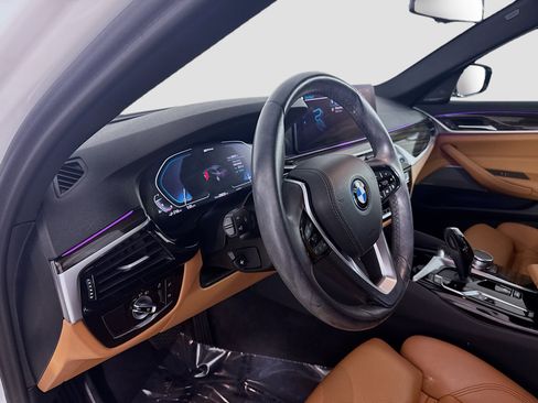 Used 2023 BMW 530e w/ Premium Package image 23