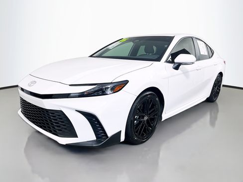 Used 2026 Toyota Camry SE FWD image 10