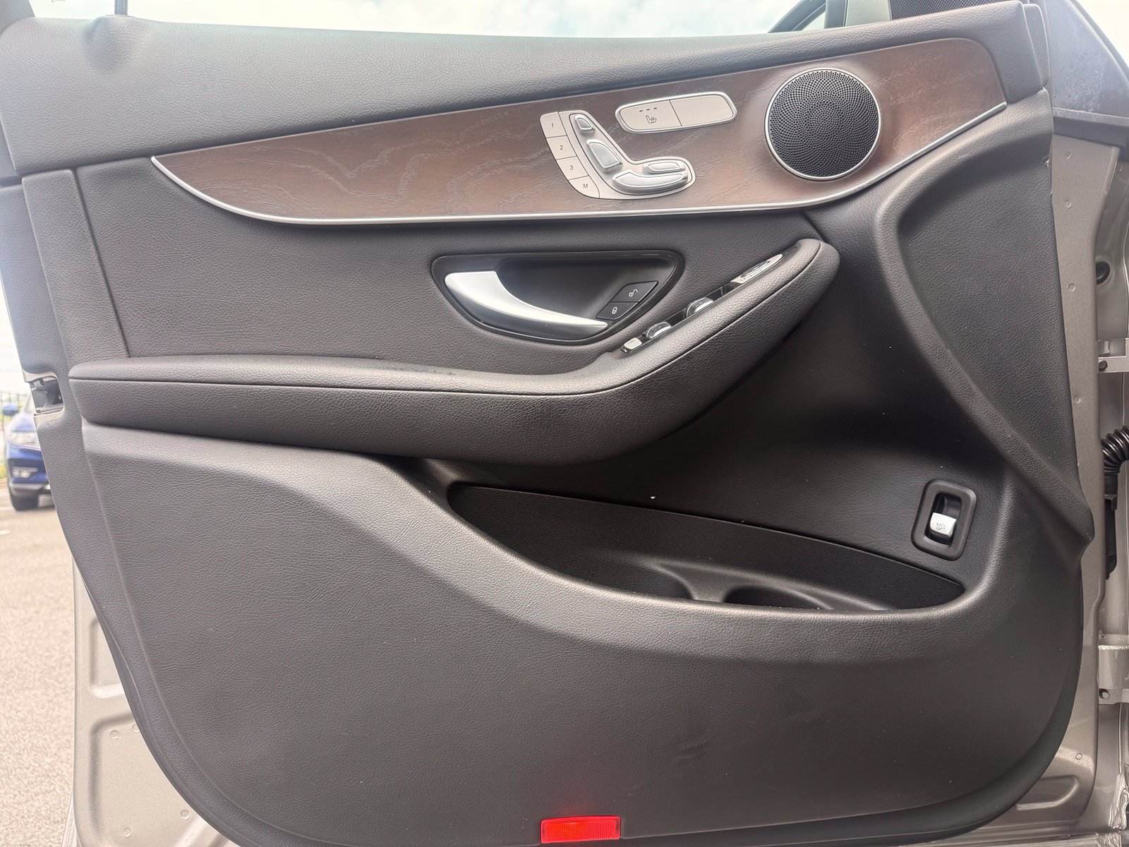 Used 2019 Mercedes-Benz GLC 300 4MATIC w/ Premium Package image 13