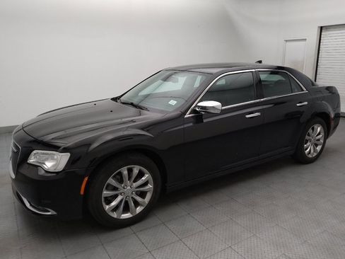 Used 2018 Chrysler 300 Limited AWD/4WD image 2