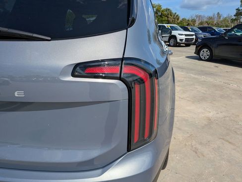 Certified 2023 Kia Telluride EX w/ EX Captain's Chair Package FWD image 11