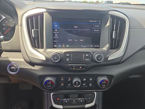 Used 2023 GMC Terrain SLT image 14