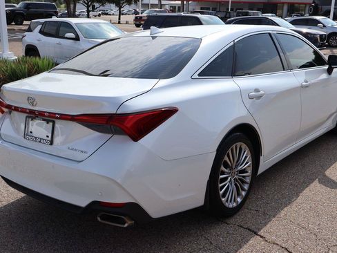 Used 2022 Toyota Avalon Limited w/ Advanced Safety Package FWD image 3