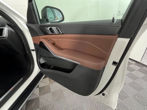 Used 2024 BMW X5 xDrive40i w/ Parking Assistance Package image 25