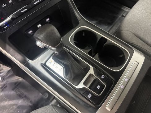 Used 2022 Kia Carnival LX FWD image 37