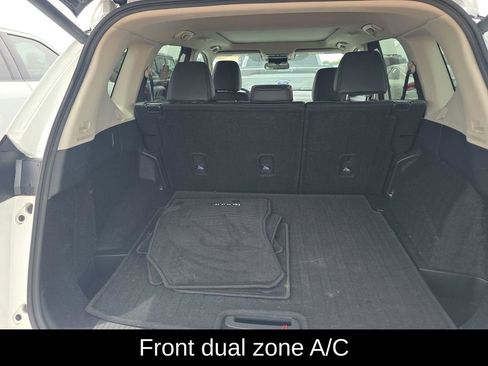 Used 2025 Nissan Rogue SV w/ SV Premium Package FWD image 8