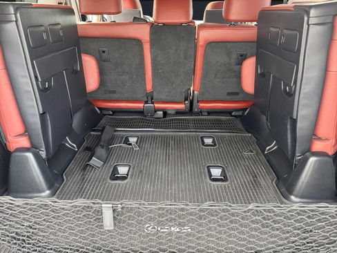 Used 2018 Lexus LX 570 image 12