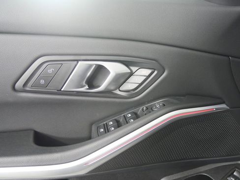 Used 2025 BMW 330i Sedan image 8