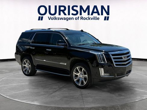 Used 2017 Cadillac Escalade Luxury AWD/4WD image 1