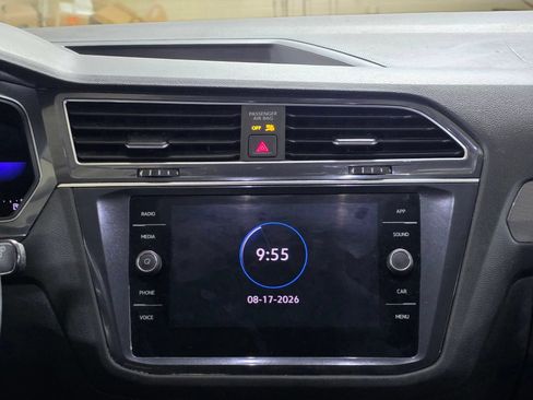 Used 2022 Volkswagen Tiguan SE FWD image 19
