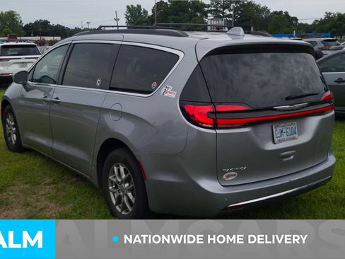 Used 2021 Chrysler Pacifica Touring FWD image 5