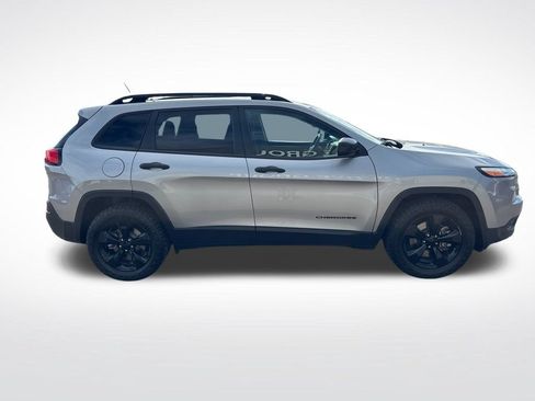 Used 2017 Jeep Cherokee Sport AWD/4WD image 6