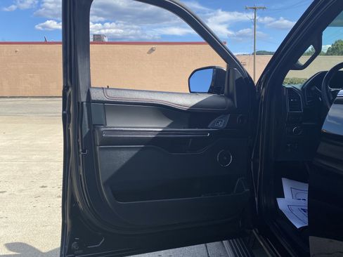 Used 2020 Ford Expedition Limited w/ Equipment Group 303A image 3