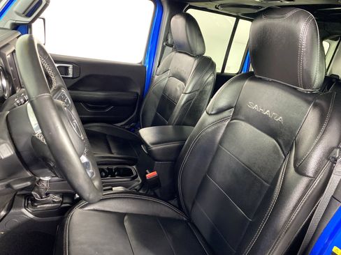 Used 2023 Jeep Wrangler Sahara w/ Cold Weather Group image 18