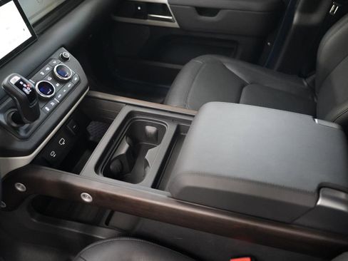 Used 2024 Land Rover Defender 110 S image 21