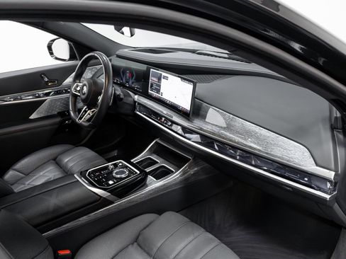 Used 2023 BMW 760i xDrive w/ Executive Package image 64