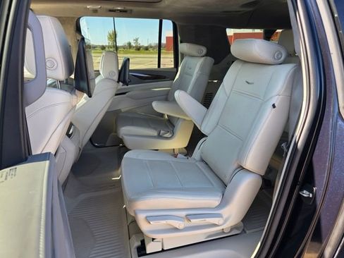 Used 2021 Cadillac Escalade ESV Premium Luxury Platinum image 19
