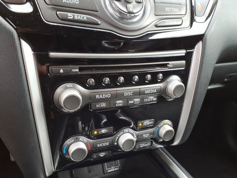 Used 2019 Nissan Pathfinder S AWD/4WD image 28