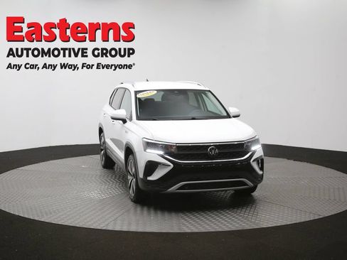 Used 2024 Volkswagen Taos SE FWD image 50